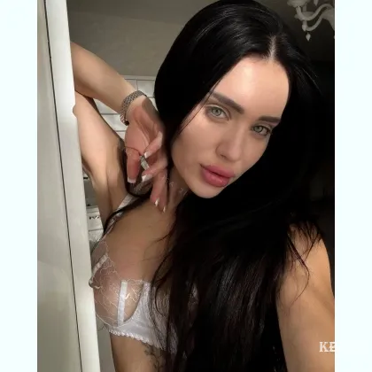 Гимнастка. Люблю в шпагате. Двигаюсь сама